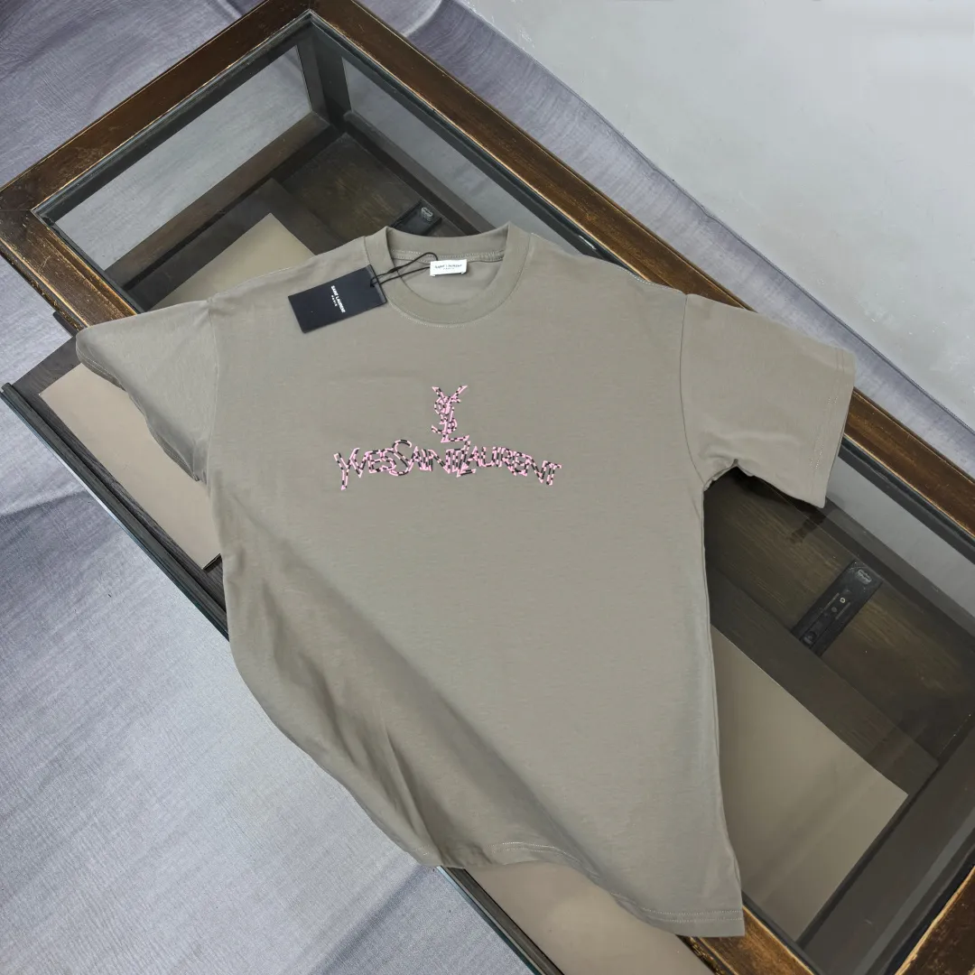 85💰 C⭐️YSL 26 New Arrival T ～ Same Style～ Premium ！ logo ，Premium ， ， ， 🔥 ， ， ， ， ， ， ！！ ：Black Size：XS S M L（OS ）